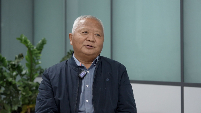 2025年10月17日，中国工程院院士邬江兴接受《经济参考报》记者专访。记者　杨静　摄