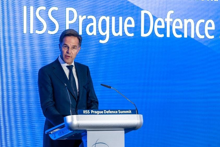 当地时间9月4日，吕特在布拉格参加英国智库国际战略研究所主办的防务峰会。（图源：北约官网）