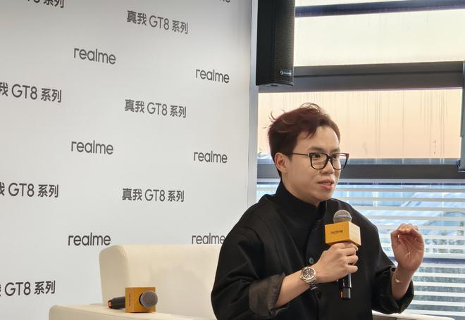 真我手机产品经理周炳讯 界面新闻记者摄