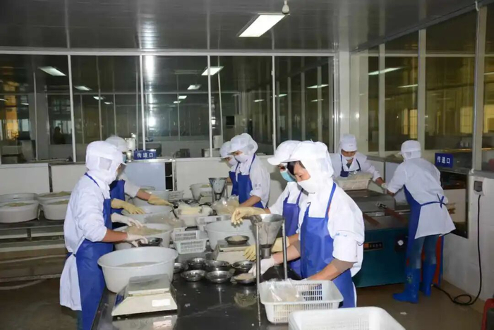 即食海蜇工作车间。受访者供图