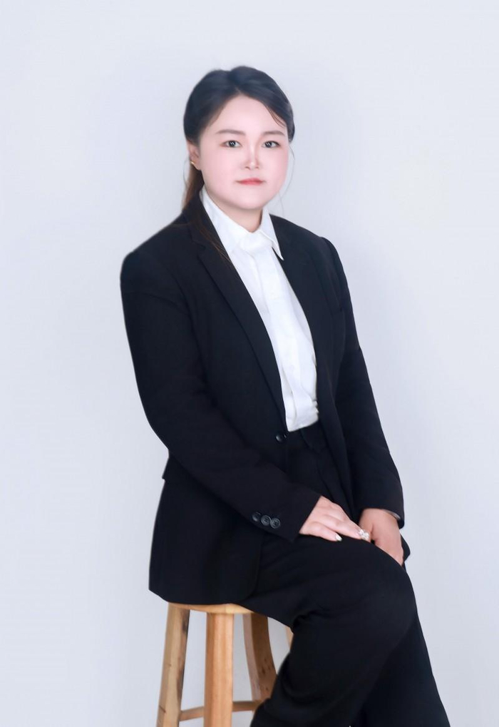 （图为华邦奖、蓝图奖获得者 徐珊珊）