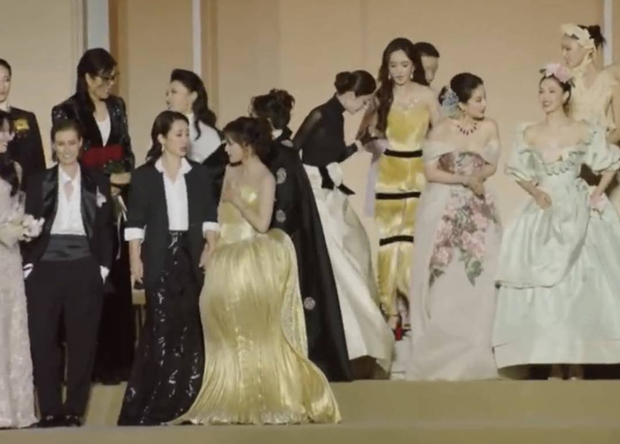 VOGUE现场合照环节 图据现场直播截图