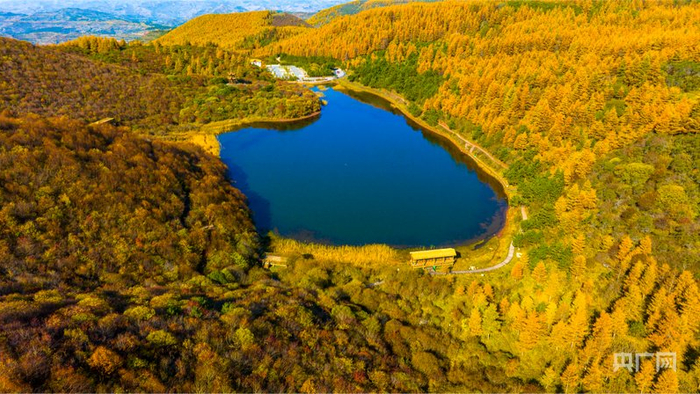 朝那湫秋景（央广网发 平凉市委宣传部供图）