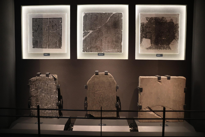 　耶律家族墓墓志铭。