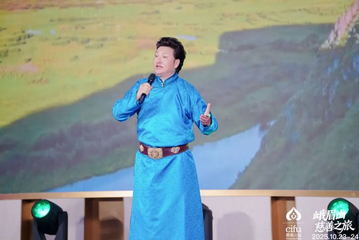 图:内蒙古自治区青年歌唱艺术家齐峰