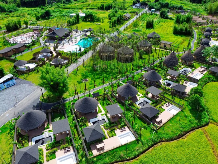 高端康养温泉度假区快乐东方温泉度假村。