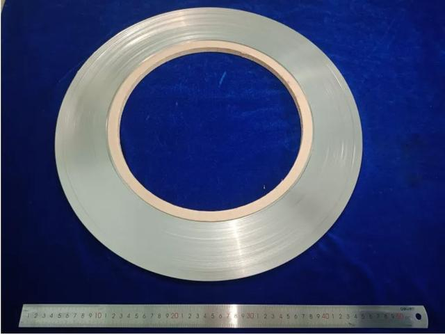 千米级基带。中国科学院金属研究所供图