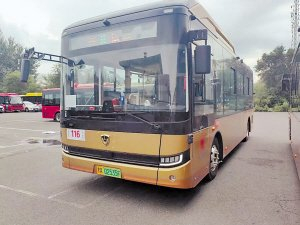 　　甲醇插电式增程公交车上道运营。交通集团公交公司供图