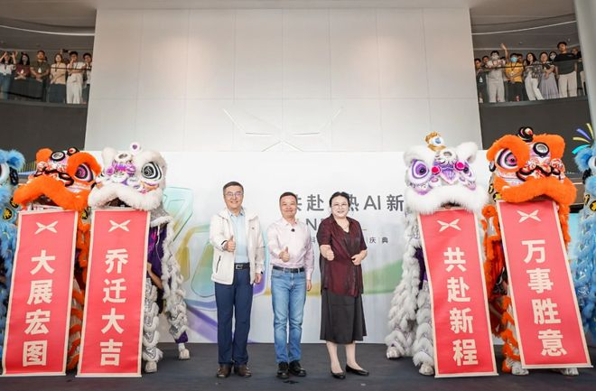 图：从左至右分别是顾宏地、何小鹏、王凤英   来源：小鹏汽车