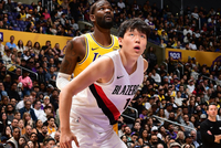 记者:杨瀚森卡位拿篮板表现还不够理想 克林根场上存在感更强