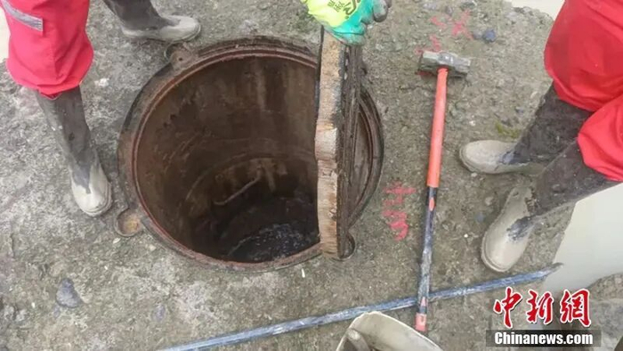 图为工作人员正在进行疏通作业。江西省管道疏浚协会供图