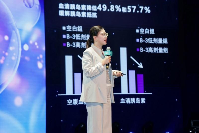 （图为菌小宝品牌联合创始人孙婧女士上台分享）