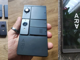 胎死腹中的谷歌“Project Ara”模块化手机原型曝光：骁龙 810 芯片，模块可用 SIM 卡针插拔