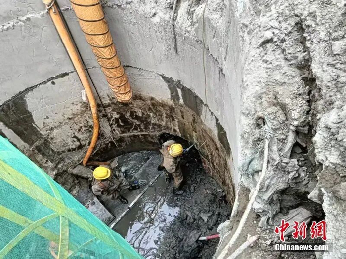 图为工作人员正在进行疏通作业。江西省管道疏浚协会供图