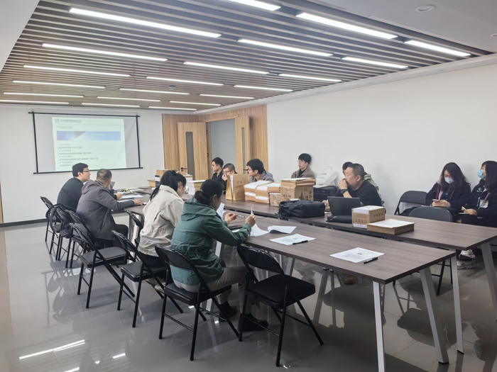 　　图为中招国际招标有限公司组织的开标现场（受访者供图）