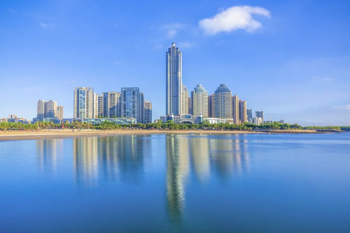 湛江在高质量发展的航程中不断壮大发展动能，图为金沙湾。蓝伟强 摄