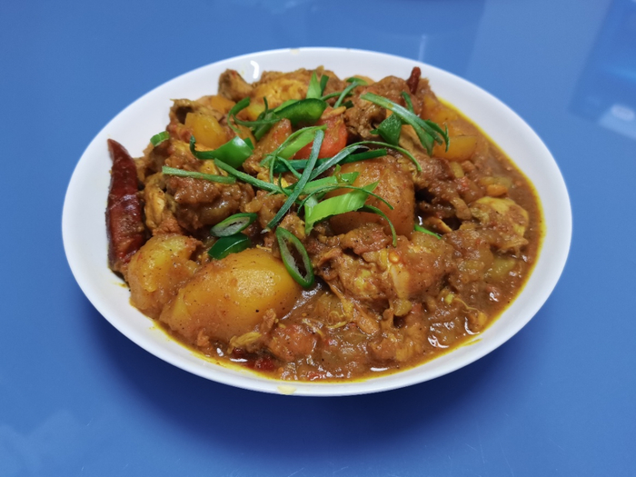 　　咖喱土豆鸡翅根。图片来源：自己做的+自己拍的