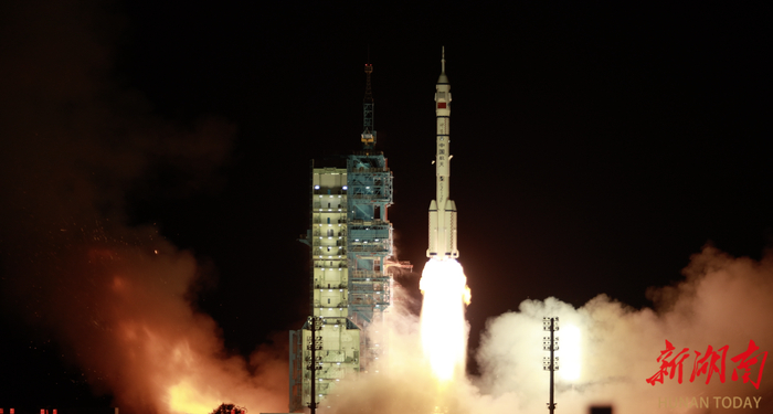 神舟二十一号发射瞬间。湖南日报全媒体记者 刘蓉 摄