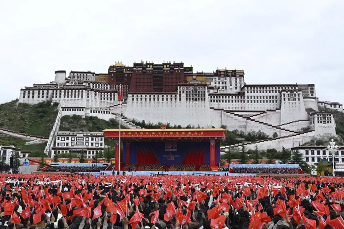 西藏自治区成立60周年庆祝大会在拉萨举行 图源：新华社