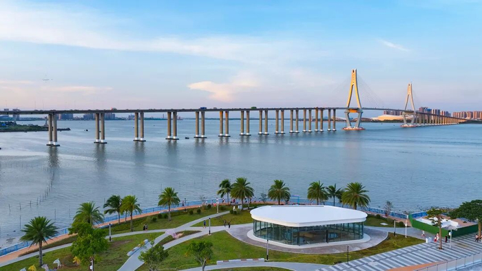 经开区将海豚湾活力街区打造为浪漫的“滨海会客厅”。杨川 摄