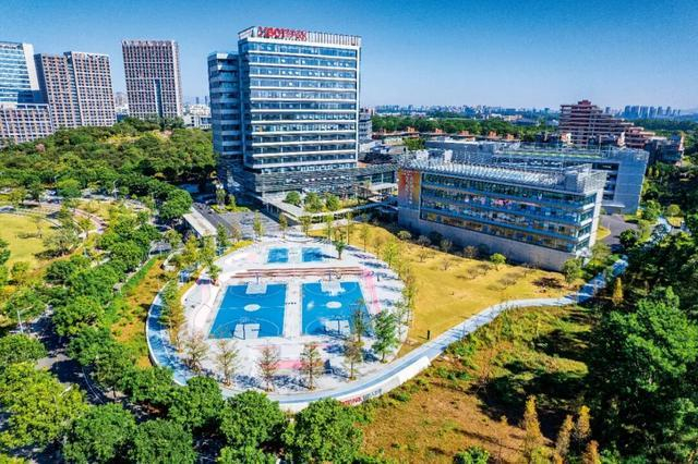 广东东莞松山湖国际机器人产业基地（XbotPark机器人基地）图/视觉中国