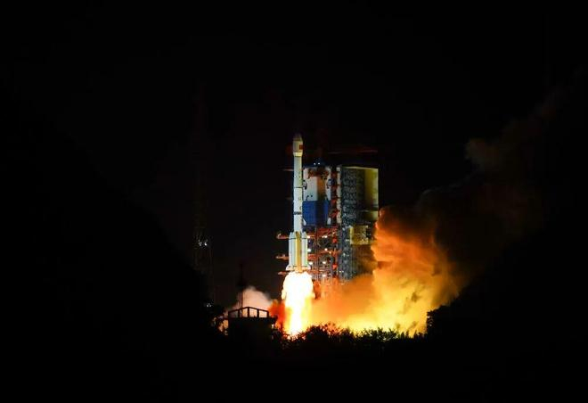 我国成功发射通信技术试验卫星十七号 许立豪 摄