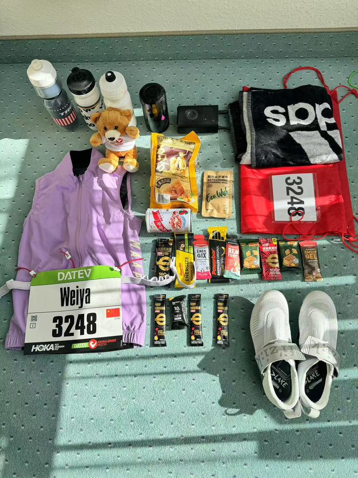 铁三参赛装备。受访者张唯雅供图