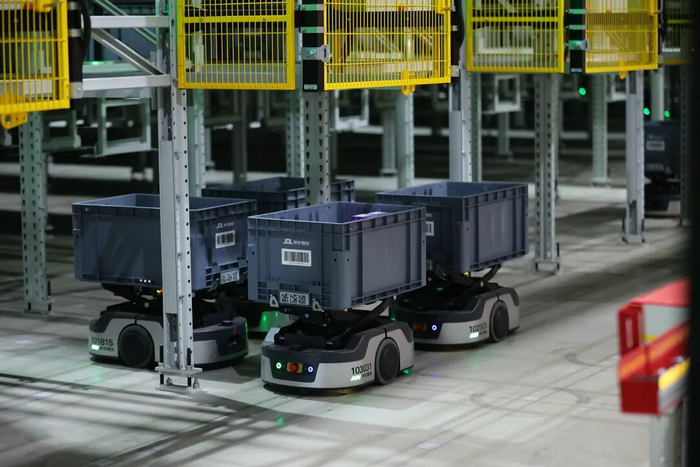 目前，京东物流智狼广泛应用于中小件货到人拣选场景，在医药、日百、休食等诸多场景得到推广