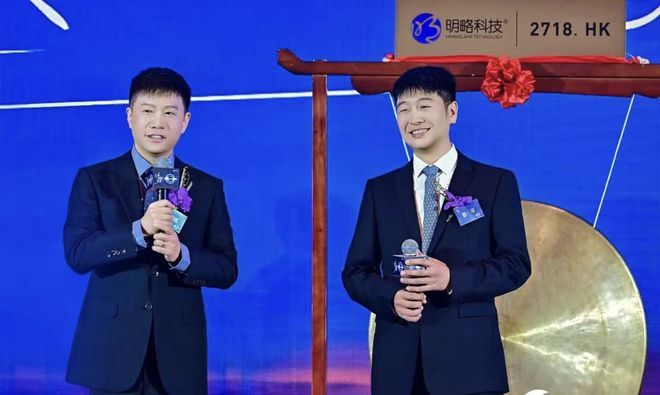 明略科技 吴明辉（左一），图源：明略科技公众号
