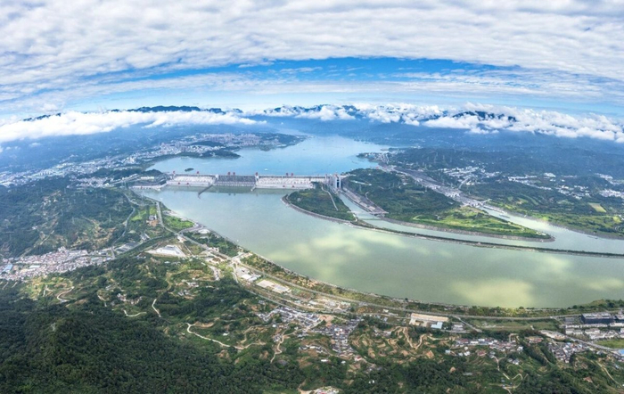▲三峡工程全景 摄影：汤伟