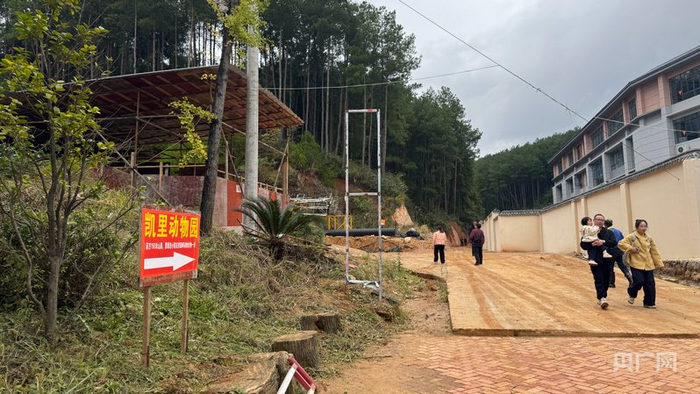 动物园的上山标识（央广网发 龙艺 摄）