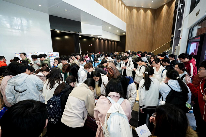 图为:学生参与现场互动