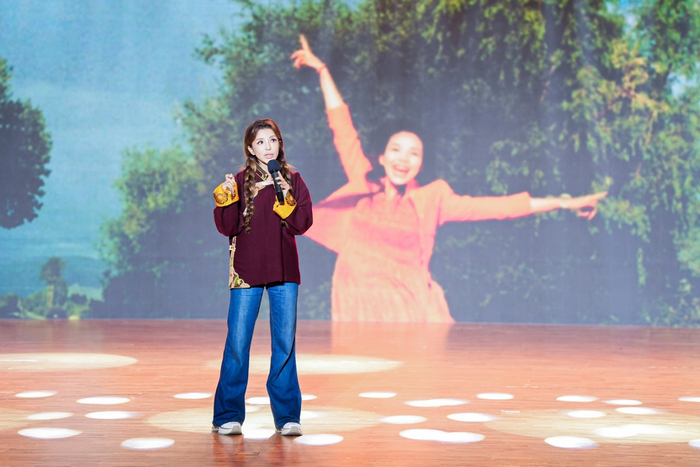 图为:朱迅分享西藏经历