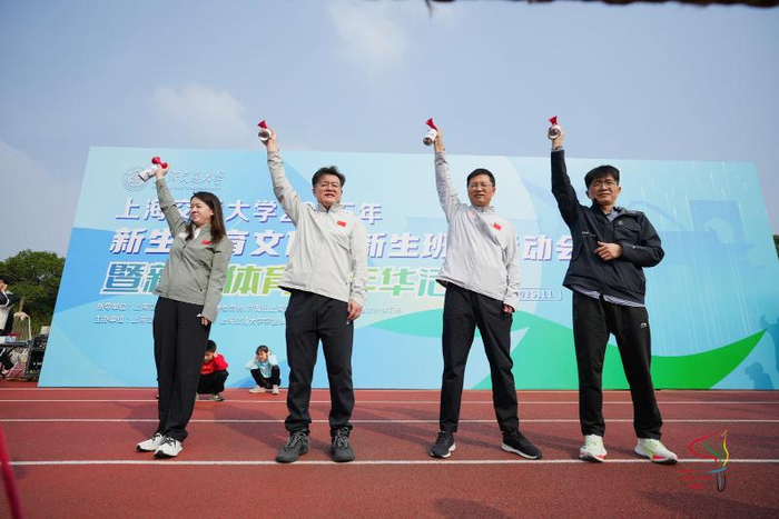 2025年新生体育文化节新生班级运动会暨新生体育嘉年华活动举行|运动会|上海交通大学|平板支撑_新浪新闻