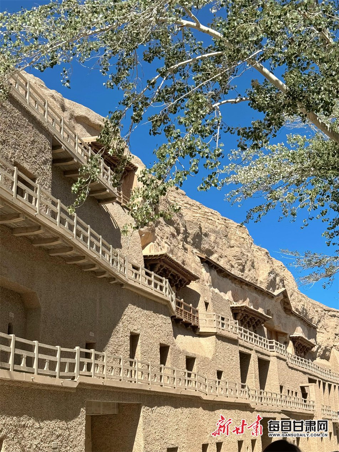 莫高窟洞窟群近景　