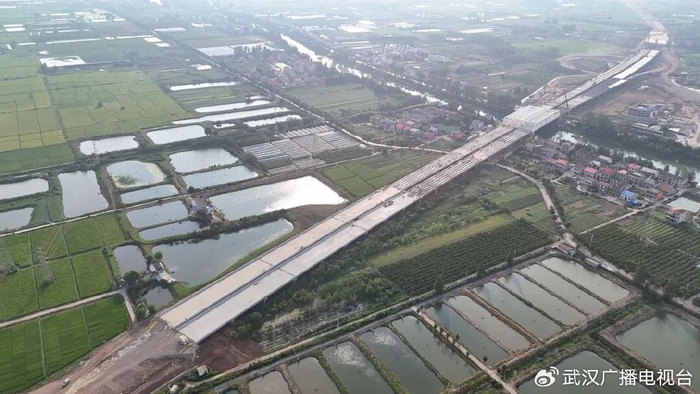 武黄改扩建施工场景。通讯员夏梦晗 摄