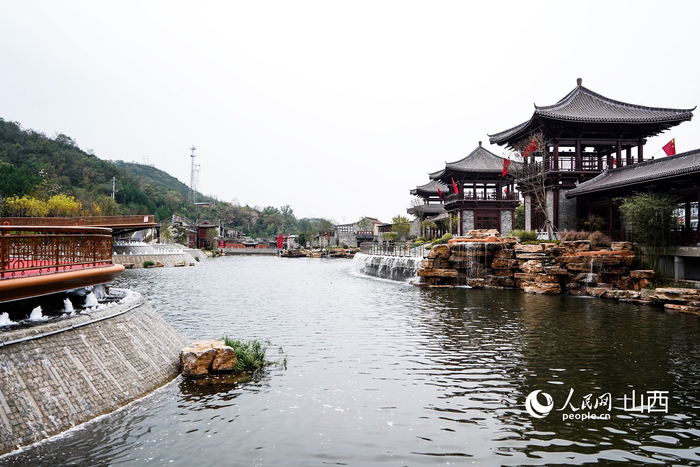 晋城市阳城县上庄、中庄连通的水系景观。人民网记者 焦搏文摄