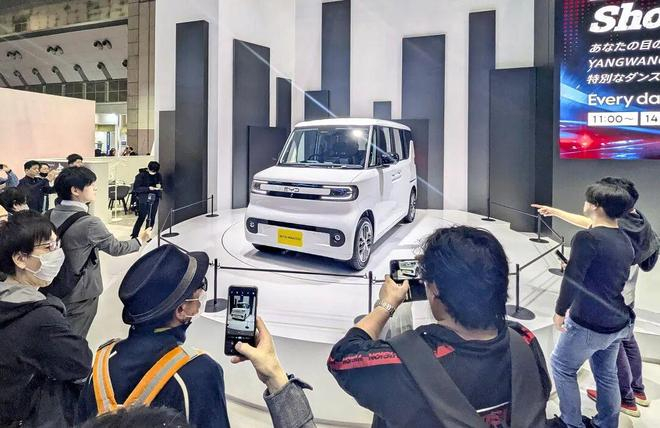 比亚迪为日本市场打造的轻型电动汽车 RACCO | 图片来源：视觉中国