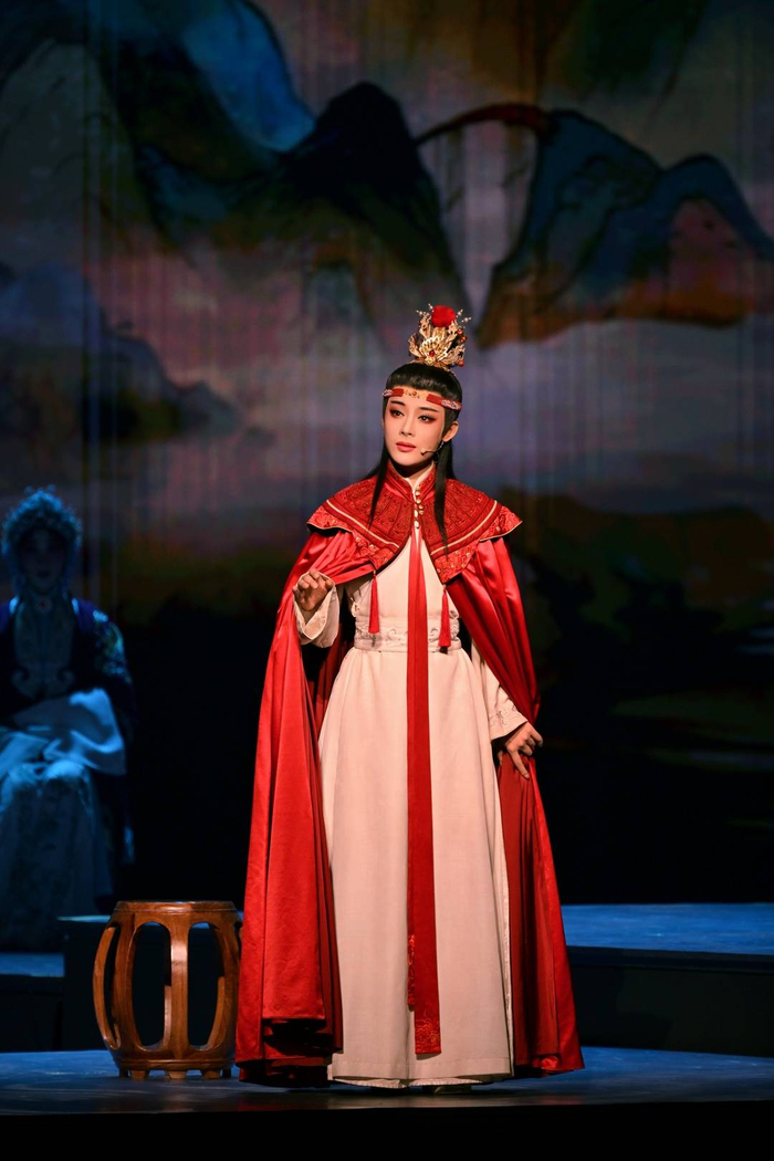 陈丽君饰演“贾宝玉”