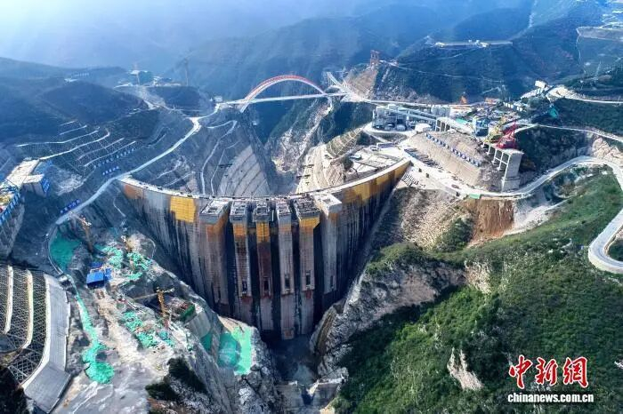 10月30日，航拍陕西东庄水利枢纽工程全景。图源：水电四局