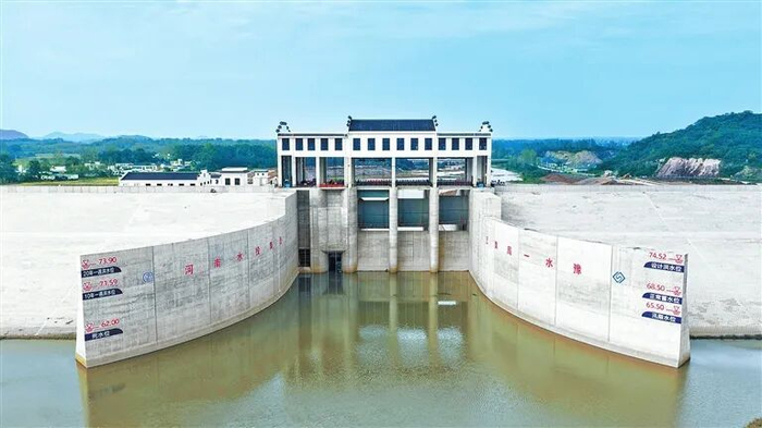 10月30日，袁湾水库正式下闸蓄水。杨其格 摄