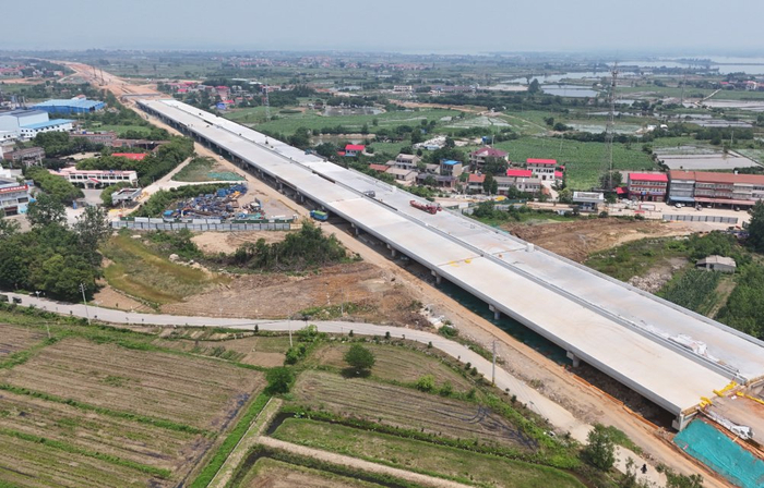 武黄改扩建施工场景。通讯员夏梦晗 摄