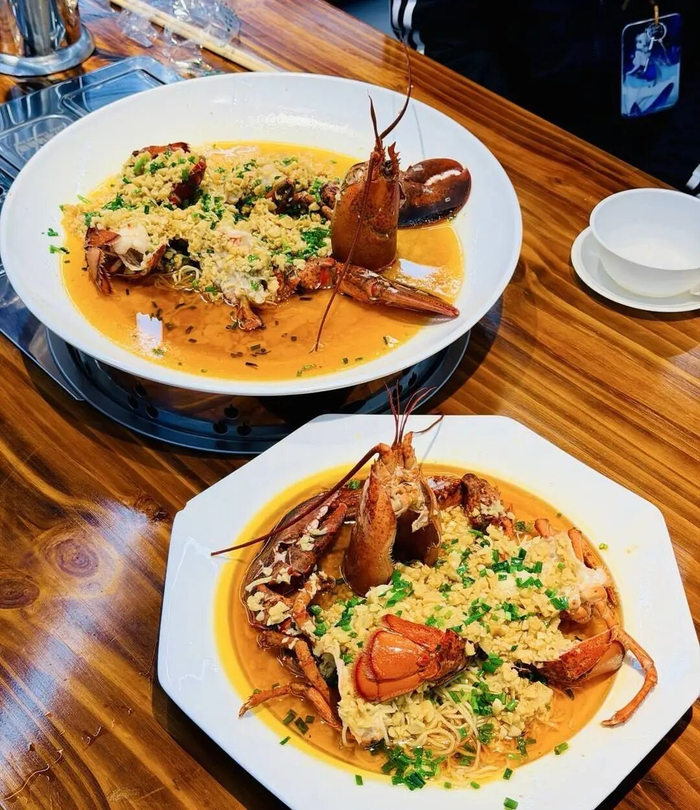 学生晒出的蒜蓉波士顿龙虾