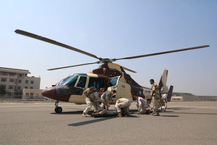 ▲伤员紧急后送与接护救治 