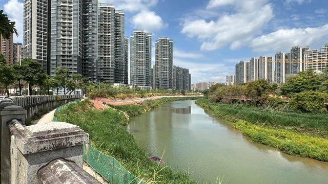 ● 攒够100万的三三提前退休住进养老小区，但如今月利息已经难以覆盖他每月3000元的开支。图源：受访者供图