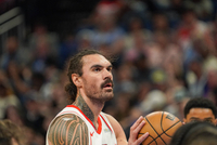 火箭明日战灰熊 亚当斯因肌肉紧张出战成疑