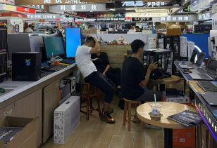 华强北市场里的商户 每经记者 王晶 摄