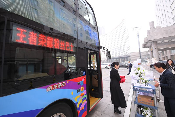 王者荣耀粉丝专属巴士。新京报记者 王飞 摄