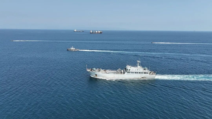 ▲双方组成编队海上航行 