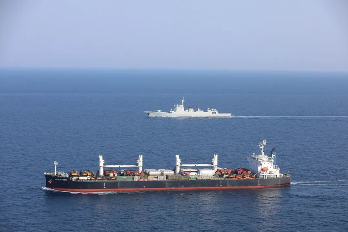 首护成功！海军第48批护航编队护送船舶通过亚丁湾